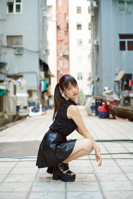 上坂すみれ、初の海外ロケで撮影された3rdアルバムジャケット＆アーティスト写真公開 : ニュース - アニメハック