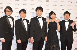 （左から）東地宏樹、野島健児、関智一、佐倉綾音、塩谷直義監督