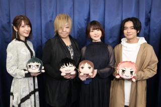 （左から）小松未可子、緒方恵美、花澤香菜、榎木淳弥