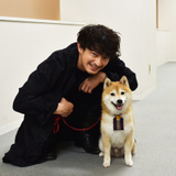 ドラマ「ナンバMG5」愛犬・松の声は津田健次郎だった ツーショット写真公開「めちゃくちゃかわいい！」