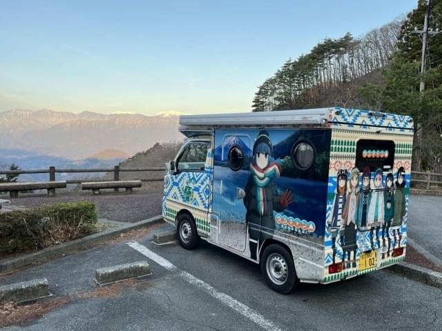 GW期間中、「ゆるキャン△」キャンピングカーが各地出没 : ニュース