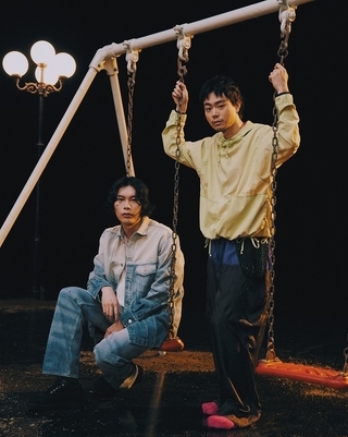 「君たちはどう生きるか」では、菅田が声優として「青サギ」を演じ、米津が主題歌として「地球儀」を制作