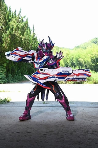 仮面ライダーヴァルバラドの新フォーム「仮面ライダーヴァルバラドGT」も解禁