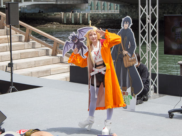 素材採取家の異世界旅行記」月海つくねのコスプレ撮影ステージ開催