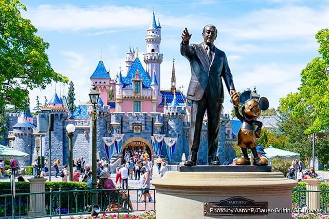 ディズニー、中東初の新テーマパークをアブダビに建設へ