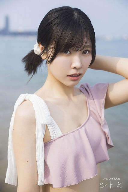 【直筆サイン本】 Liyuu 2nd写真集 『ヒトミ』 声優 水着 リーユウ 直筆サイン本】 Liyuu 2nd写真集 『ヒトミ』 声優 水着 リーユウ