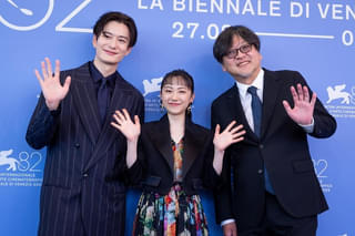 （左から）岡田将生、芦田愛菜、細田守監督