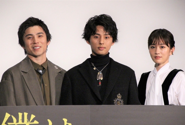 （左から）中尾明慶、藤ヶ谷太輔、前田敦子