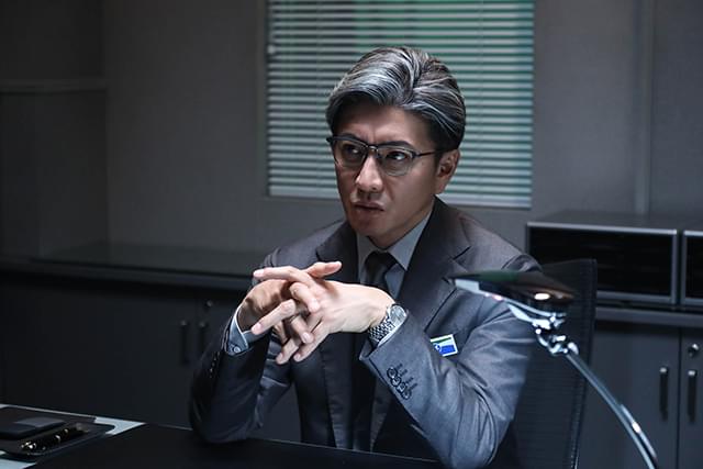 木村拓哉主演「風間公親 教場0」眼鏡越しに光る風間の鋭い眼光を捉えた