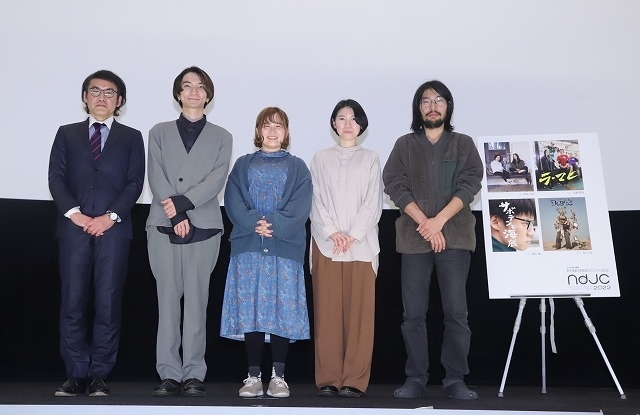 （左から）西ヶ谷寿一スーパーバイザー、岡本昌也、成瀬都香、藤本楓、牧大我の4監督
