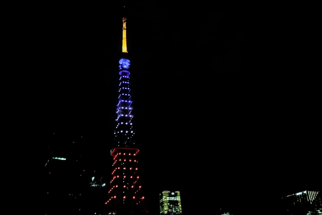 東京タワーがトリコロールカラーに！