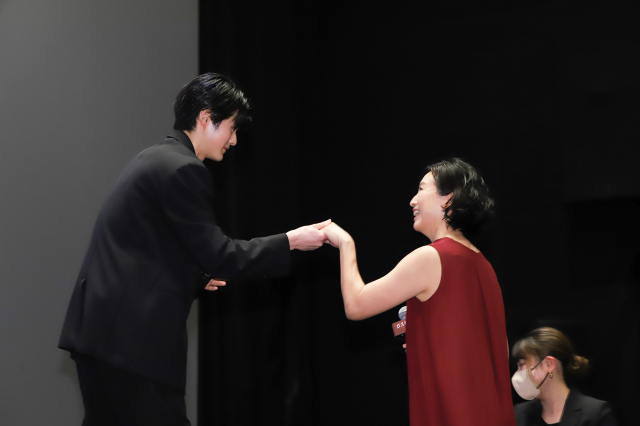 松山ケンイチ、鈴鹿央士に俳優としての心構えを“指導”「伝説は自分でつくるもの」 - 画像2