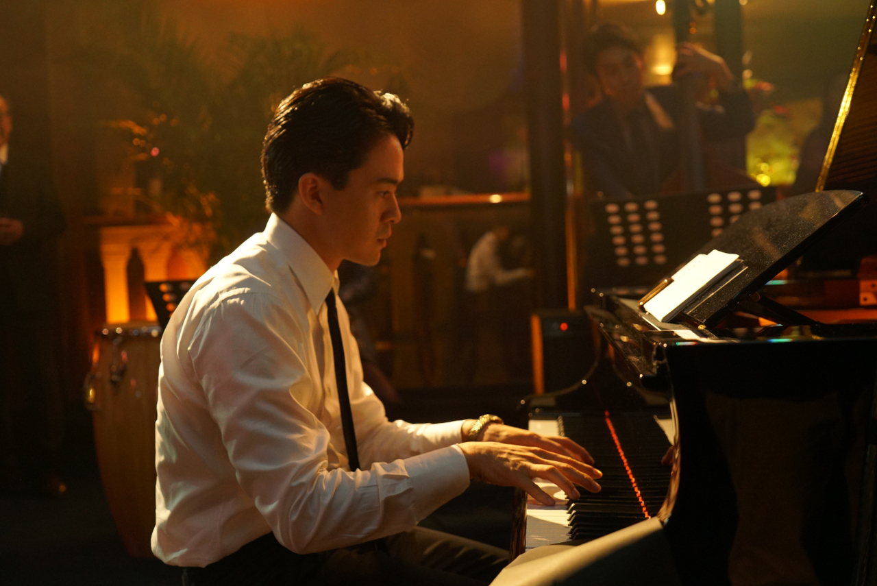 池松壮亮、1人2役で2人のジャズピアニストに　「白鍵と黒鍵の間に」に主演でピアノ演奏披露