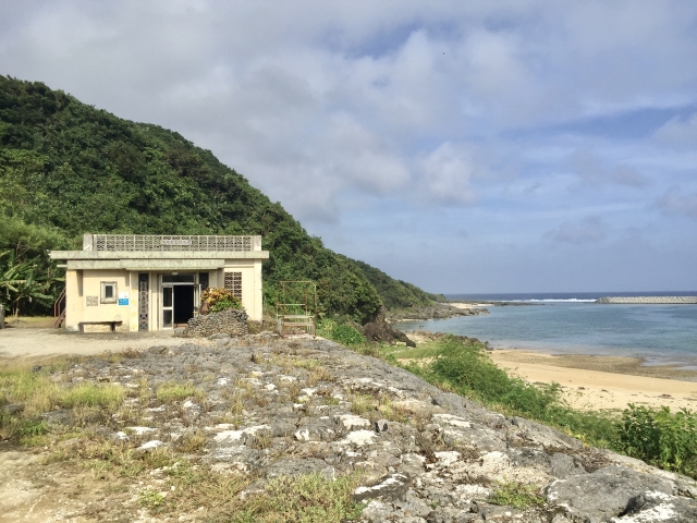 写真は日本最西端にある与那国島。志木那島診療所のオープンセットがあります