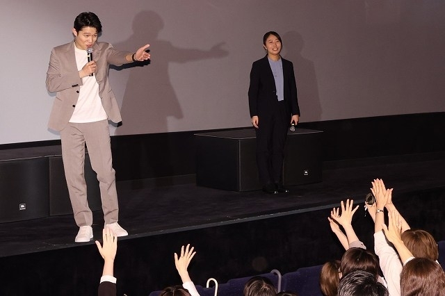 鈴木亮平、横浜の映画館に緊急出動！ 「劇場版TOKYO MER」感謝の凱旋舞台挨拶に登壇 - 画像5