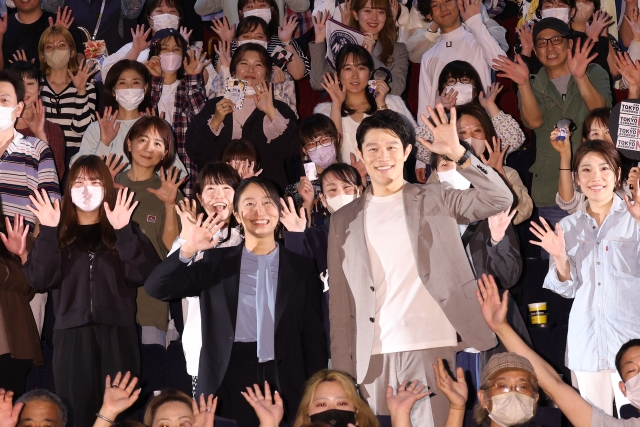 鈴木亮平、横浜の映画館に緊急出動！ 「劇場版TOKYO MER」感謝の凱旋舞台挨拶に登壇 - 画像2