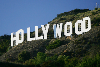 ロサンゼルスのドラマ制作が完全に停止 米脚本家組合のストライキの影響