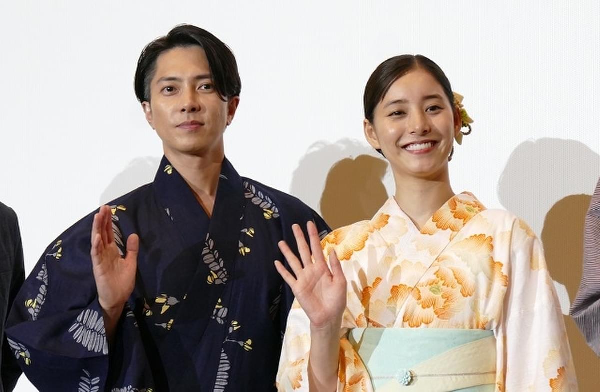 山下智久＆新木優子、七夕の夜に夏らしい浴衣姿で舞台挨拶 短冊にこめ