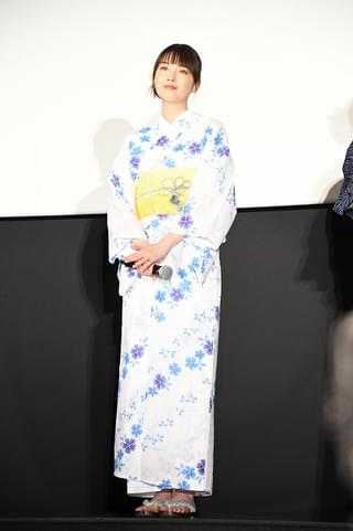 高橋文哉「後ろを振り返らずに進んでいきたい」 恋愛映画初主演、公開初日に笑顔