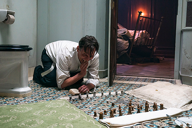 【「ナチスに仕掛けたチェスゲーム」評論】ツヴァイクの原作を大胆に映像化、チェスを通して人生を描く緊迫のドラマ