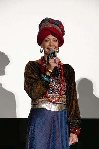 小林幸子、“顔面”のみで舞台挨拶！ 水晶玉の中にいるマダム・レオタを完コピ