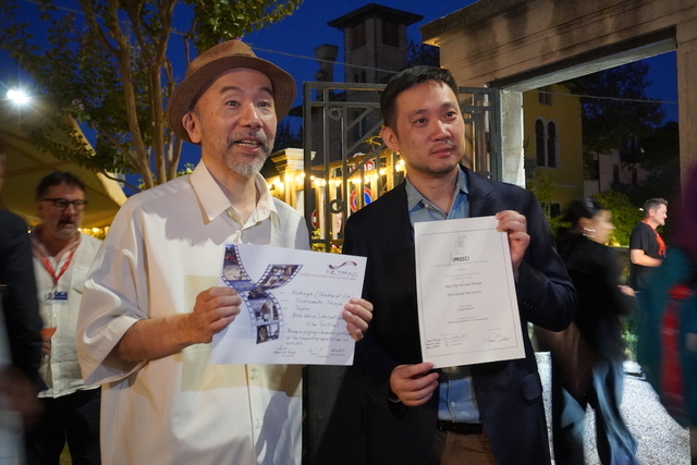 本授賞式よりも早く発表される独立機関による賞を受賞した塚本晋也監督（左）と濱口竜介監督