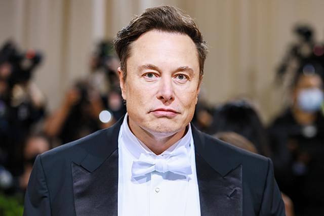 イーロン・マスク、元恋人の女優のためにワーナーを脅迫？