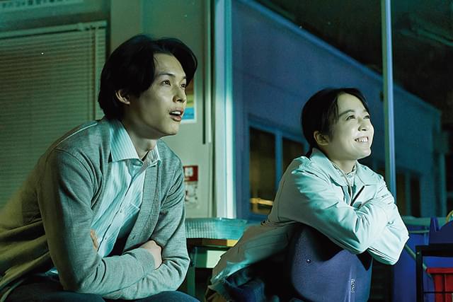 松村北斗＆上白石萌音「夜明けのすべて」 特別な関係性をとらえた新場面写真公開