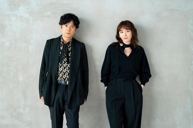 稲垣吾郎（左）、新垣結衣（右）