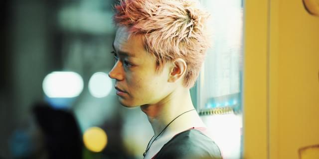 菅田将暉“治安悪い系”キャラを好演 岡山天音主演作でド派手な