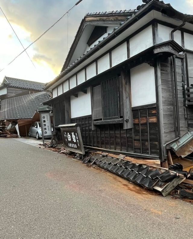 1階店舗が押し潰された江戸末期創業の白藤酒造（写真提供：白藤酒造）