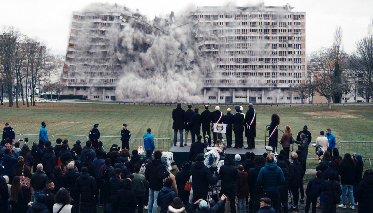 パリ郊外、移民が住む団地群を一掃したい行政との闘い描く「バティモン5 望まれざる者」5月24日公開