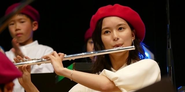 芳根京子、フルートの生演奏を披露 ドラえもんは葉加瀬太郎の書き下ろし楽曲にご満悦 : 映画ニュース - 映画.com