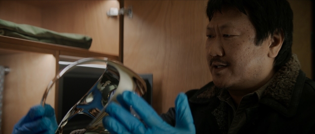 “魔術師ウォン役”でお馴染みのベネディクト・ウォン 「三体」で演じたのは「リアム・ギャラガーの雰囲気を漂わせたSF版刑事コロンボ」 - 画像3