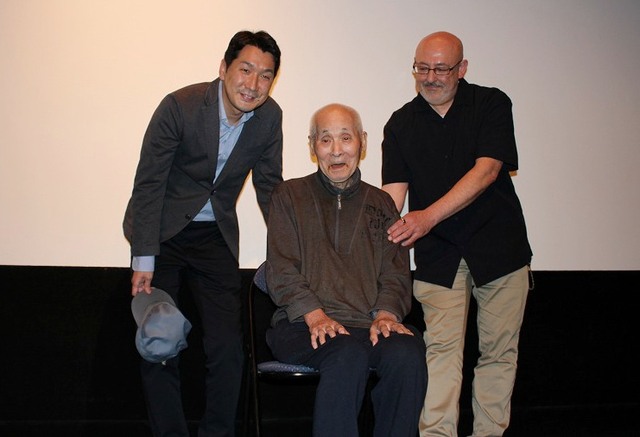 （左から）吉川元基監督、長谷忠さん、ボーン・クロイドさん