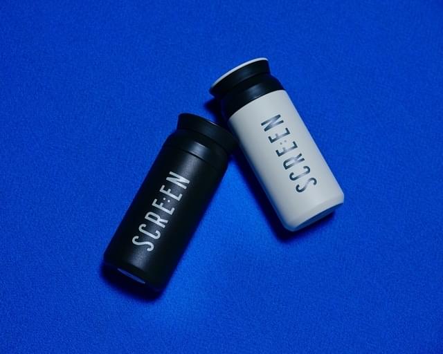 「TRAVEL TUMBLER／BLACK・WHITE」各3800円（税込