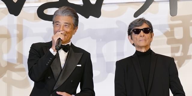 舘ひろし＆柴田恭兵、38年分の感謝をこめた熱烈ハグ！「帰ってきた あぶない刑事」初日舞台挨拶 : 映画ニュース - 映画.com