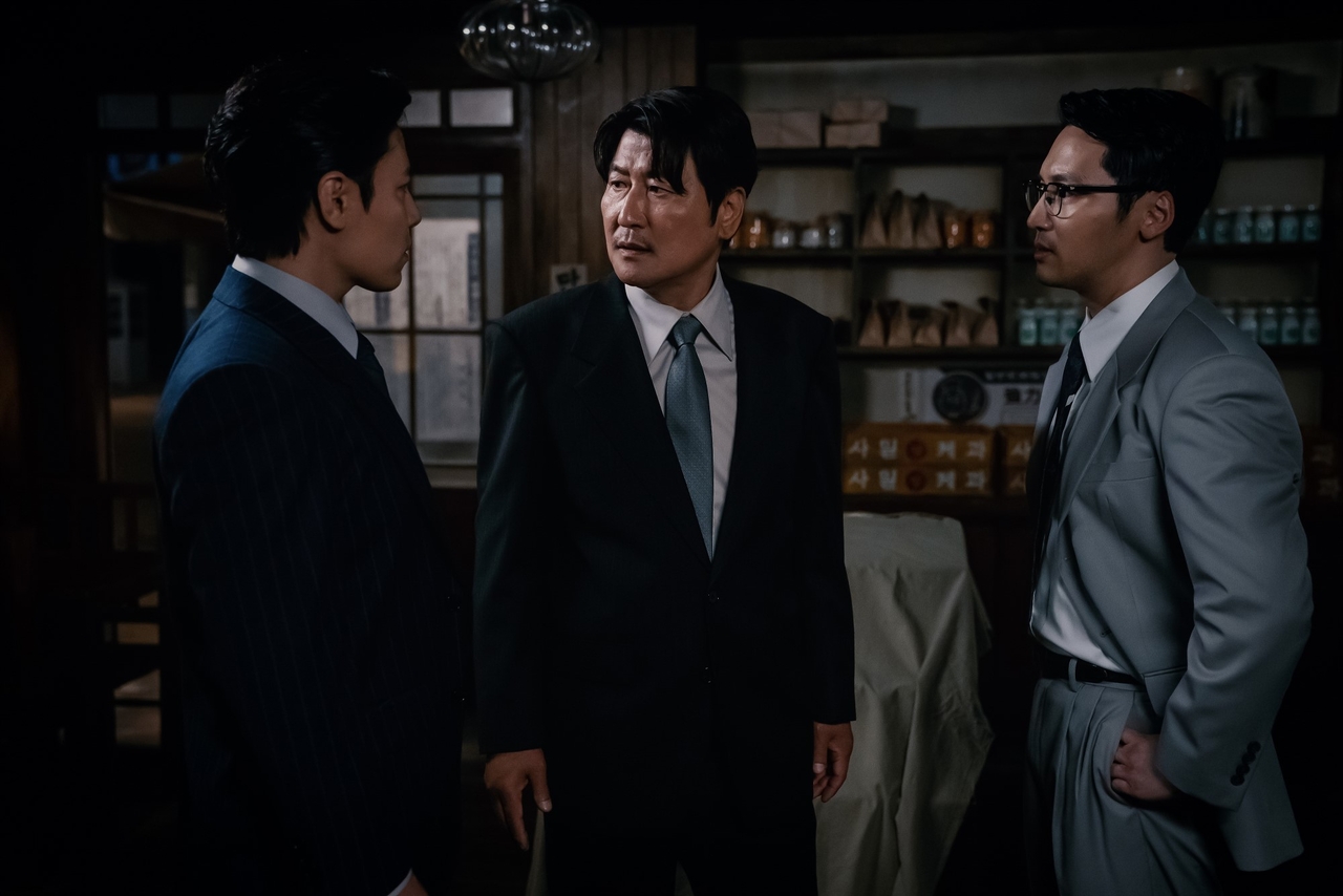 ソン・ガンホ、初主演ドラマは「日本のおいしい白米のよう」 和気あいあいとした雰囲気のインタビュー映像公開