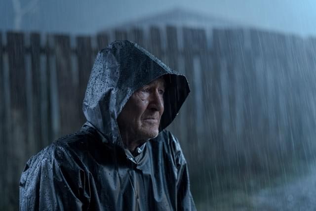 夜半の雨に打たれている表情「悲観」