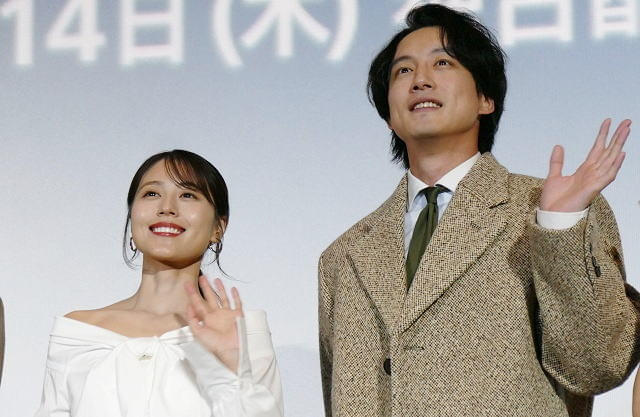 （左から）有村架純、坂口健太郎