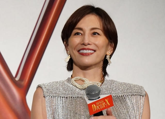 米倉涼子「劇場版ドクターX」完成披露で“笑顔”満開！「ファイナルって言っちゃってる」とさみしさも