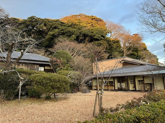 古都鎌倉の一角、広々とした庭園