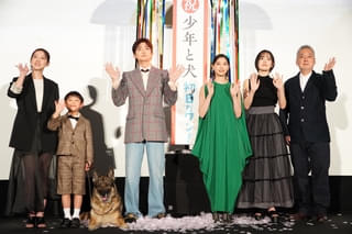 高橋文哉、西野七瀬＆犬の“さくら”と初日舞台挨拶「トリプル主演だと思っています！」と笑顔