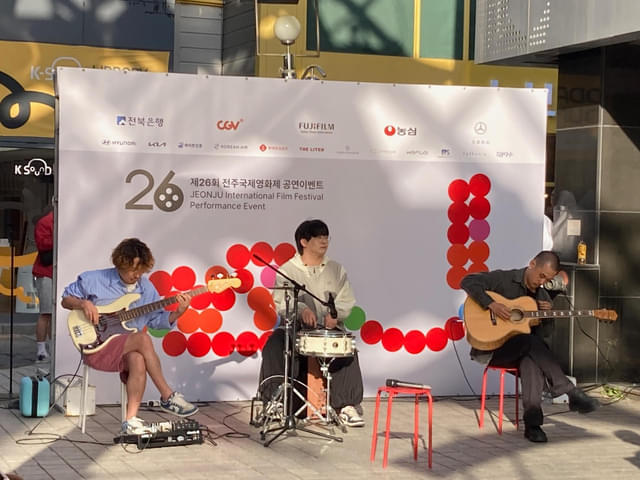 連日さまざまなジャンルの音楽ライブが開催されていました