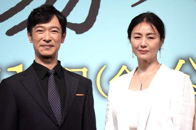 堺雅人(左)、井川遥(右)