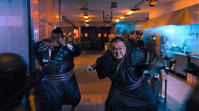 「ジョン・ウィック コンセクエンス」の田代良徳(写真右)出演シーン