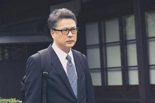 【場面写真独占入手】長澤まさみ主演「ドールハウス」に豪華共演陣が集結! 田中哲司、安田顕、風吹ジュンが人形に翻ろうされる