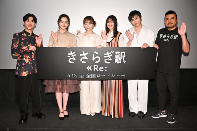 写真左から大川泰雅、瀧七海、本田望結、恒松祐里、寺坂頼我、永江二朗監督