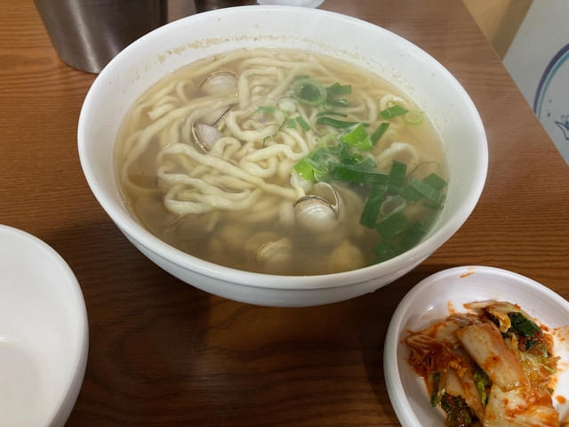 大田名物、カルグクス(アサリのうどん)
