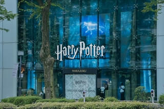 日本初の旗艦店「ハリー・ポッター ショップ 原宿」の内部を初公開 限定グッズ&フードが登場